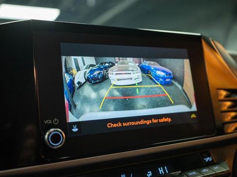 Used 2025 Toyota Camry SE image 27