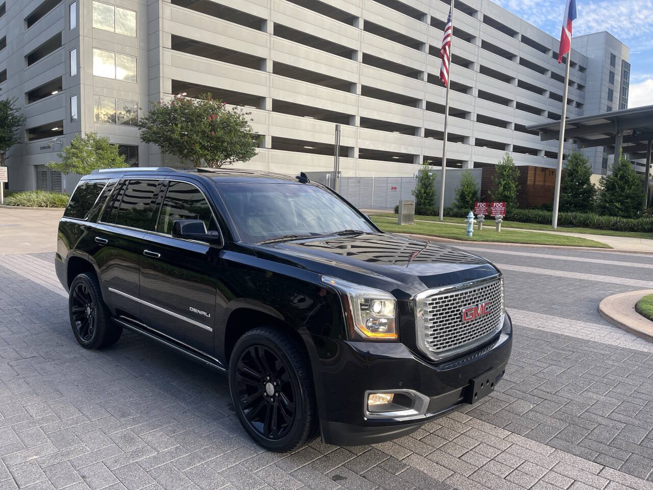 Used 2017 GMC Yukon Denali w/ Open Road Package AWD/4WD image 25