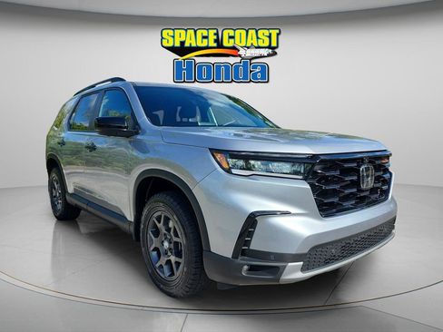 Certified 2025 Honda Pilot TrailSport image 13
