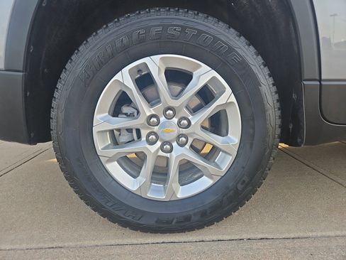 Used 2020 Chevrolet Traverse LT image 5