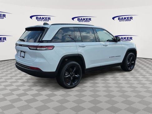 New 2025 Jeep Grand Cherokee Altitude image 3