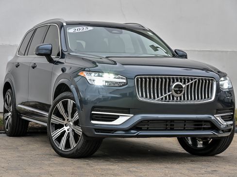 Used 2025 Volvo XC90 T8 Plus w/ Protection Package Premier image 1