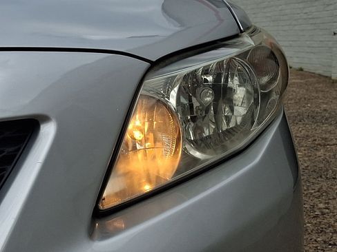 Used 2010 Toyota Corolla LE FWD image 9