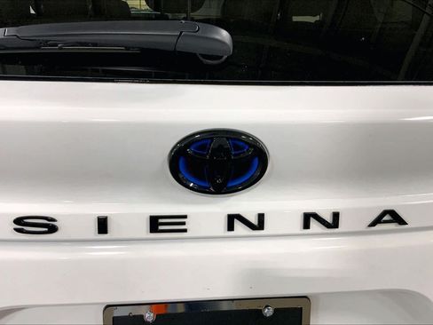 Certified 2025 Toyota Sienna XSE w/ XSE Plus Package AWD/4WD image 31