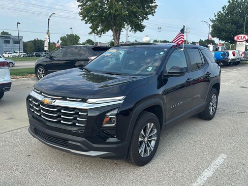 Used 2026 Chevrolet Equinox LT FWD image 3
