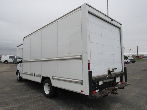 Used 2021 GMC Savana 3500 Extended w/ Power Convenience Package RWD image 5