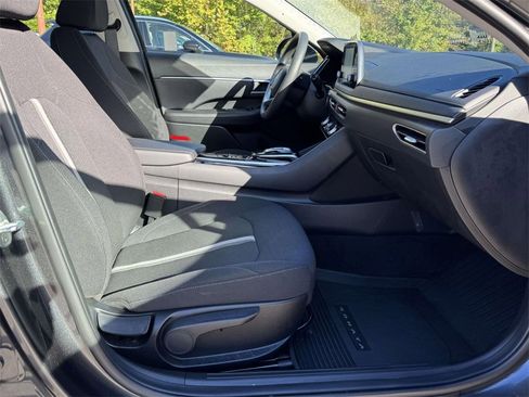 Used 2022 Hyundai Sonata SEL w/ Winter Weather Package image 13