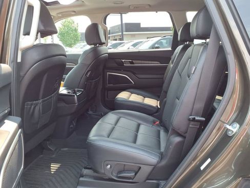 Used 2024 Kia Telluride EX w/ EX Captain's Chair Package FWD image 18