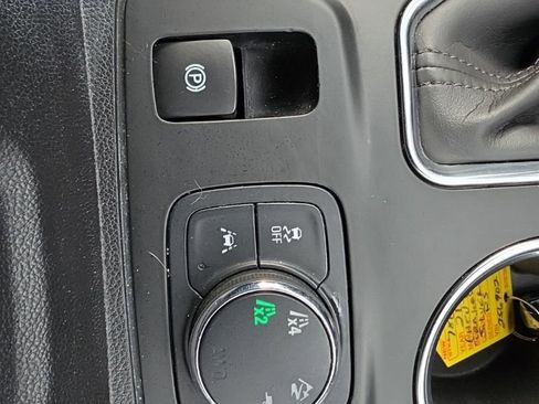 Used 2021 Chevrolet Traverse RS image 20