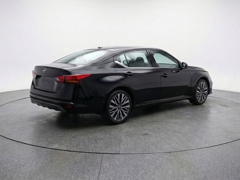 Used 2025 Nissan Altima 2.5 SV FWD image 9