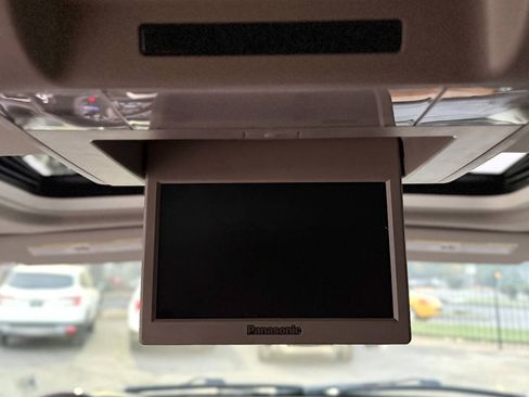 Used 2014 Cadillac Escalade Platinum AWD/4WD image 15
