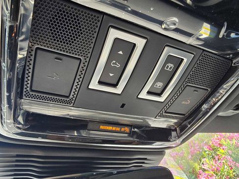 Certified 2026 Land Rover Range Rover Velar Dynamic SE image 33