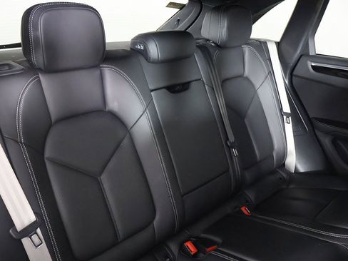 Used 2022 Porsche Macan image 33