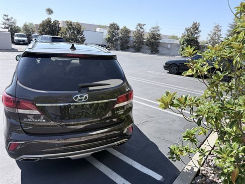 Used 2017 Hyundai Santa Fe Limited w/ Cargo Package FWD image 8