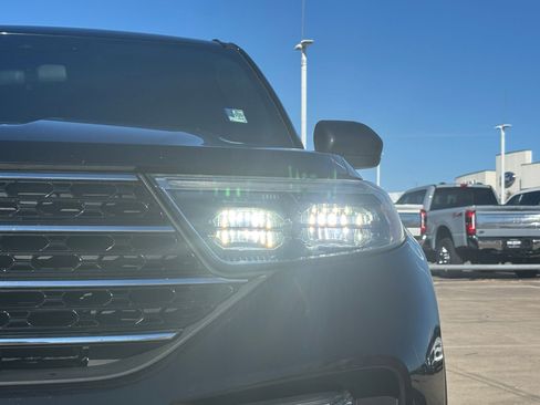 Used 2020 Ford Explorer XLT w/ Equipment Group 202A image 10