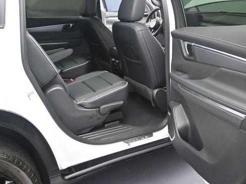 Used 2025 Buick Enclave Sport Touring w/ Power Package FWD image 16
