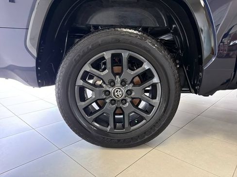 Used 2025 Toyota Tundra Platinum AWD/4WD image 32