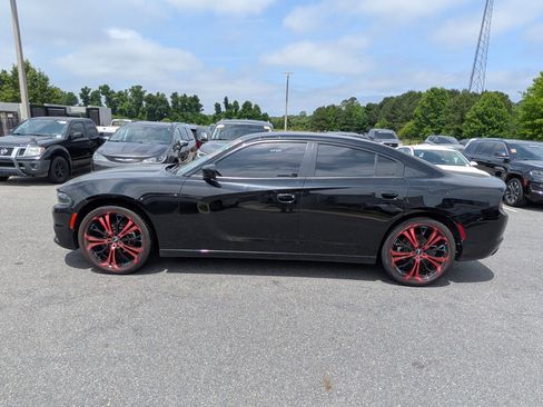 Used 2022 Dodge Charger SXT RWD image 5