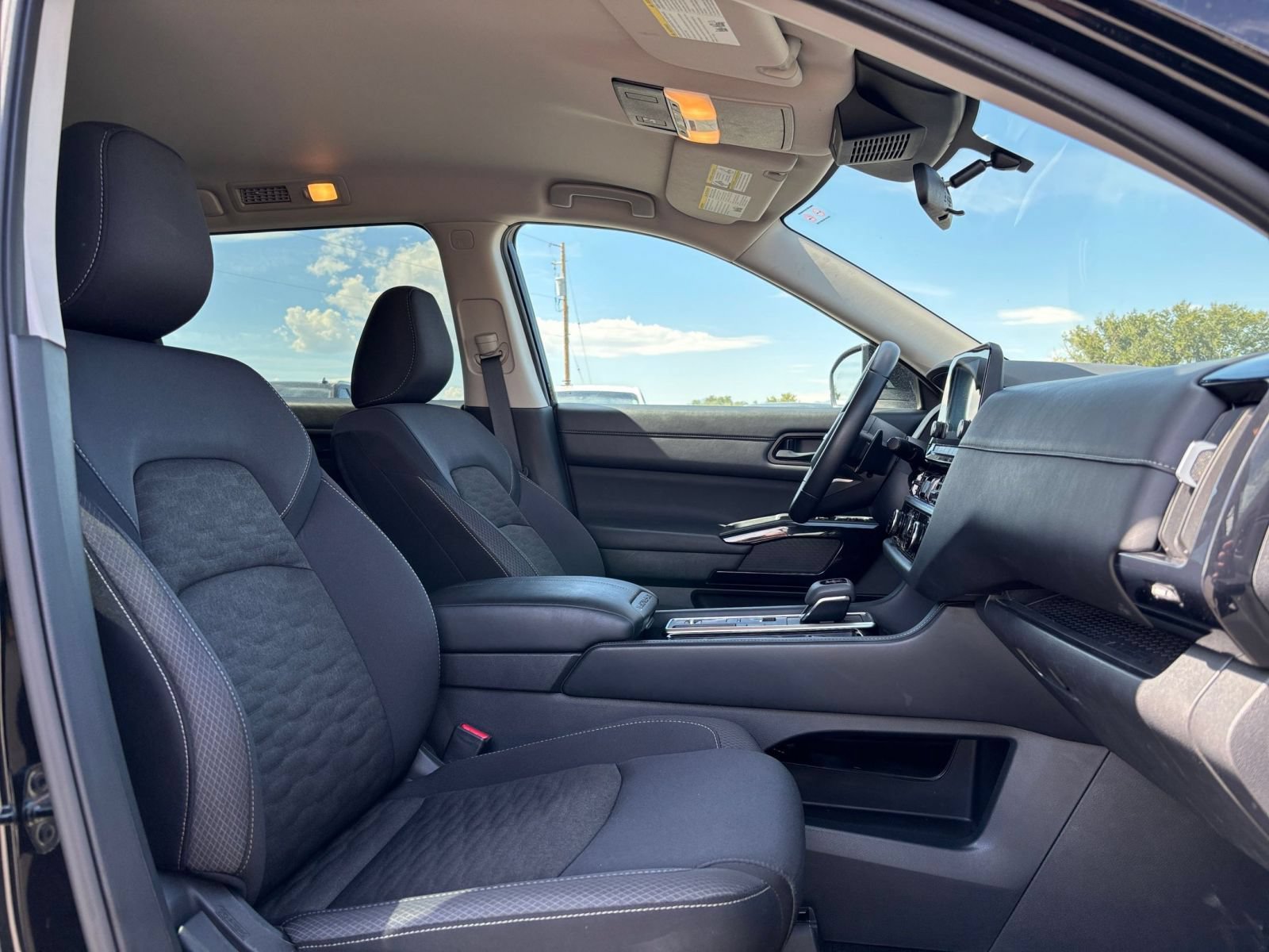 Used 2025 Nissan Pathfinder SV FWD image 38