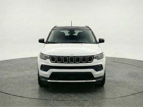 Used 2025 Jeep Compass Limited AWD/4WD image 2