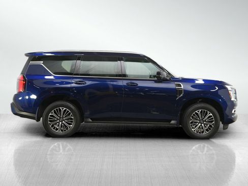 Used 2025 Nissan Armada SL image 6