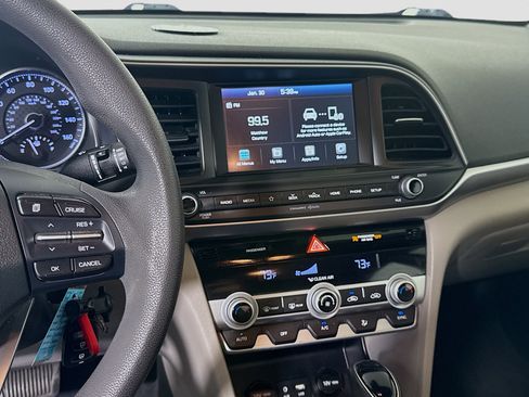 Used 2020 Hyundai Elantra SEL image 18