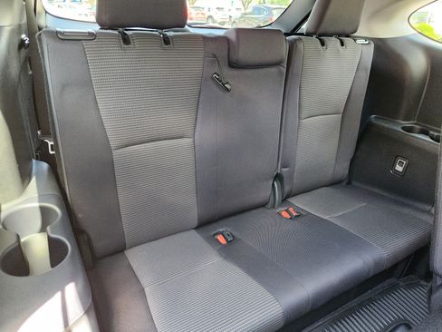 Used 2024 Toyota Highlander LE AWD/4WD image 16