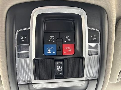 Used 2024 RAM 3500 Laramie AWD/4WD image 32