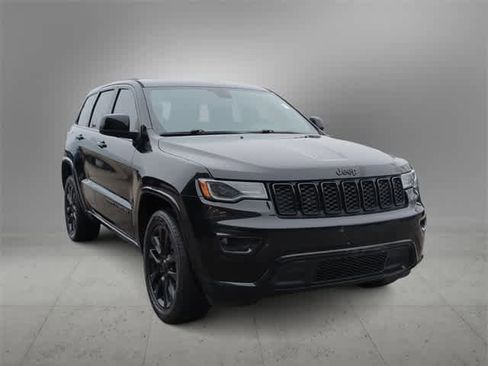 Used 2021 Jeep Grand Cherokee Laredo X image 2