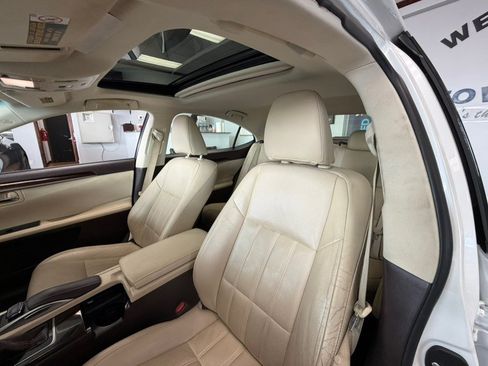 Used 2017 Lexus ES 350 w/ Luxury Package FWD image 21