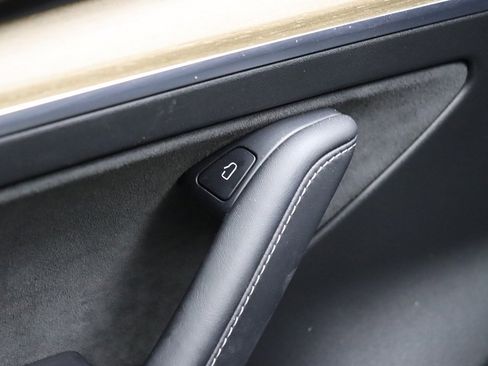 Used 2022 Tesla Model 3 image 32