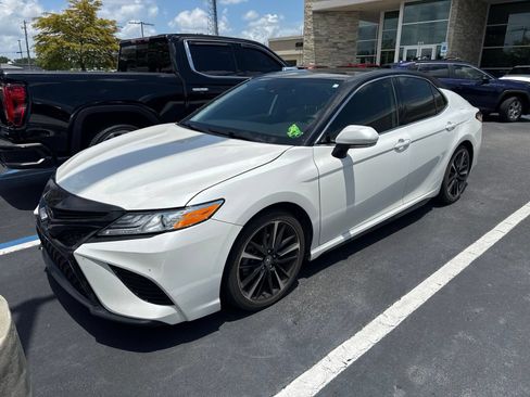 Used 2020 Toyota Camry XSE FWD image 3