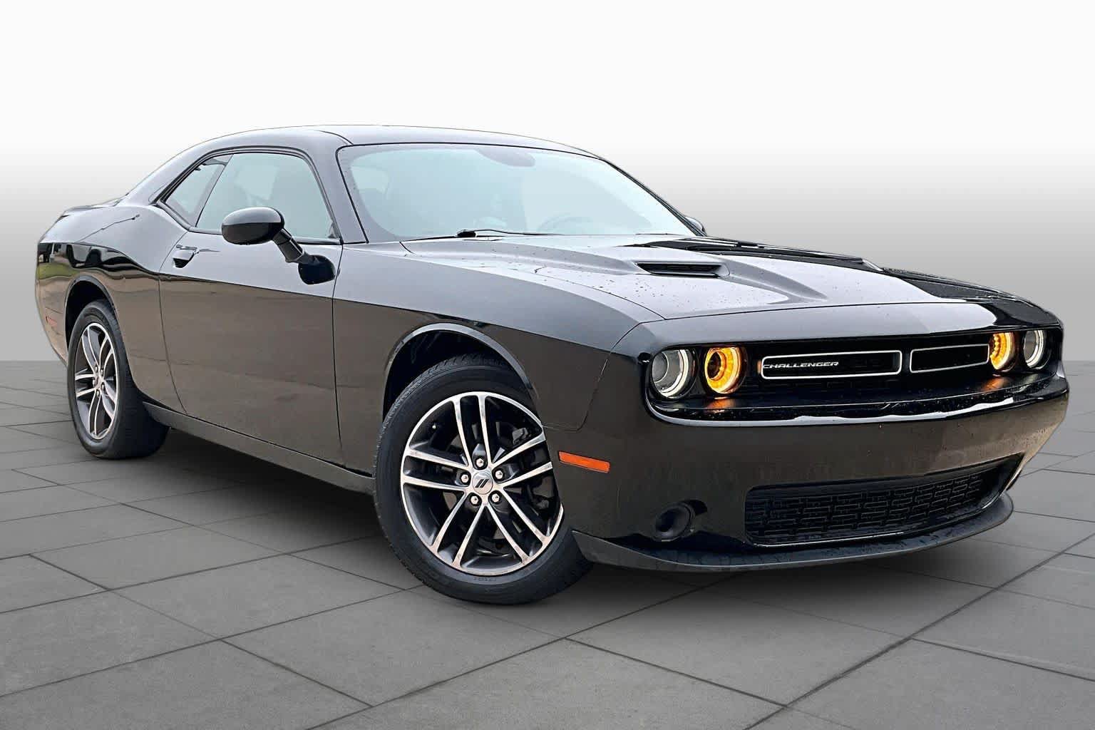 Used 2019 Dodge Challenger SXT AWD/4WD image 3
