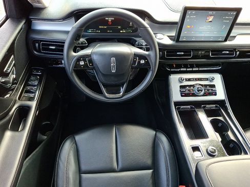 Used 2023 Lincoln Aviator Standard w/ Premium Package image 12