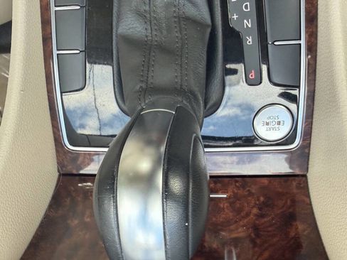 Used 2013 Volkswagen Passat 3.6 SEL Premium image 26