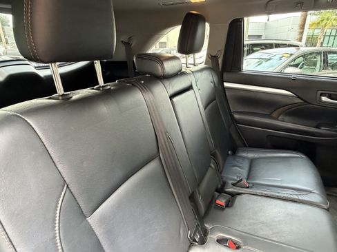 Used 2018 Toyota Highlander XLE FWD image 41