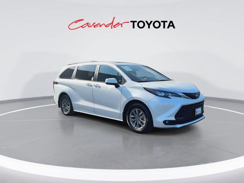 Certified 2025 Toyota Sienna XLE w/ XLE Plus Package FWD image 2