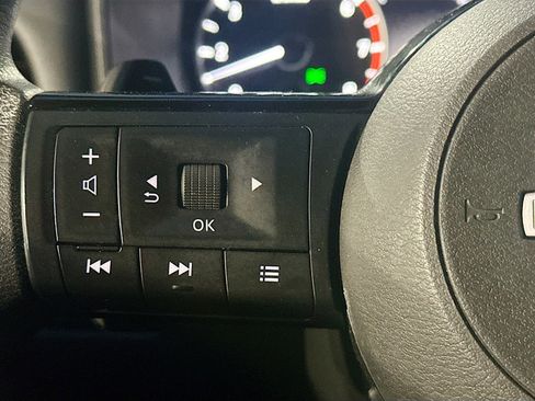 Used 2022 Nissan Rogue SV AWD/4WD image 10