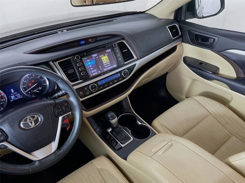 Used 2016 Toyota Highlander Plus image 24