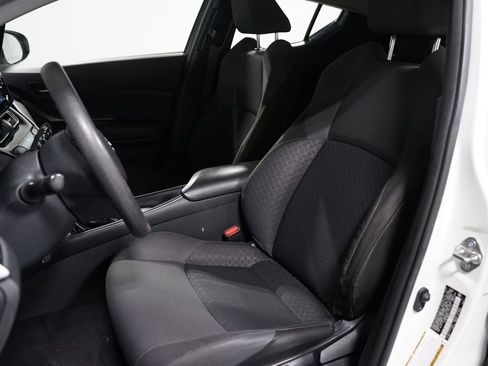 Used 2020 Toyota C-HR LE FWD image 6
