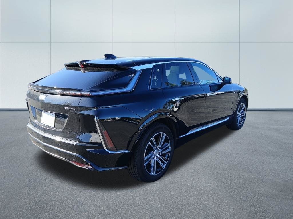 Certified 2024 Cadillac Lyriq Luxury AWD/4WD image 7