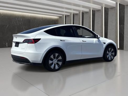 Used 2021 Tesla Model Y Long Range AWD/4WD image 6