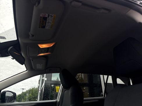 Used 2021 Toyota RAV4 LE AWD/4WD image 19