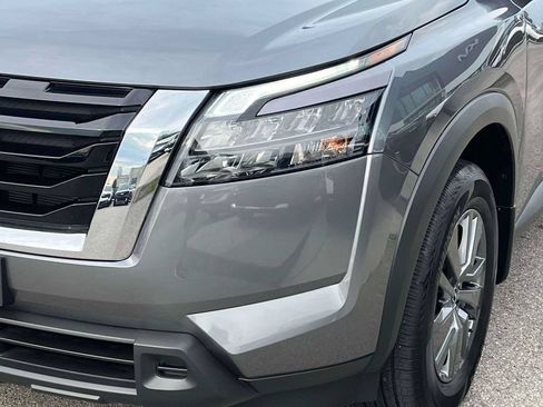 Used 2025 Nissan Pathfinder S FWD image 32