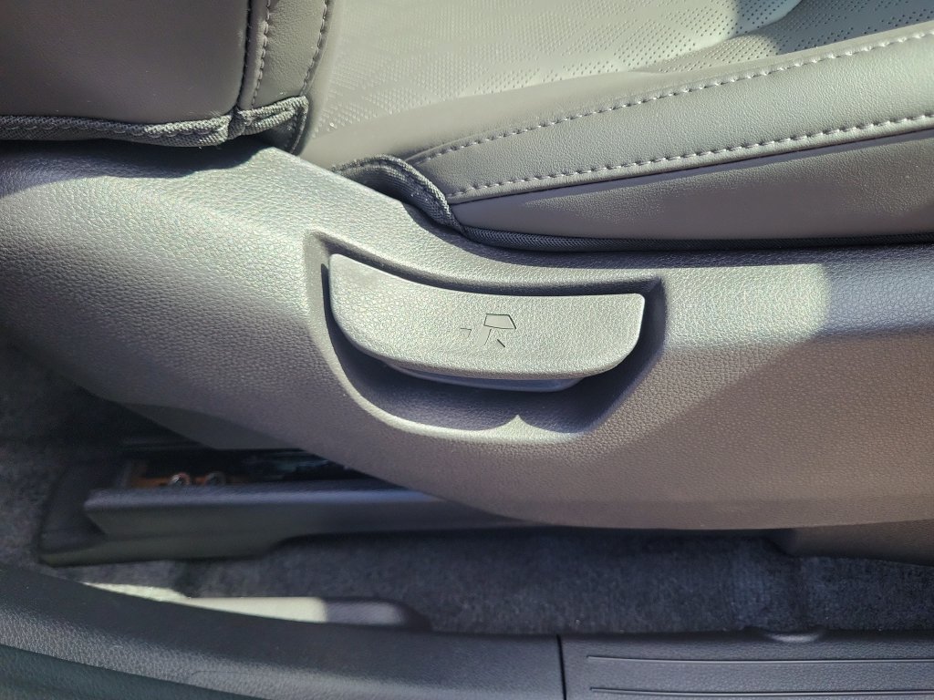 New 2026 Kia Carnival FWD image 9