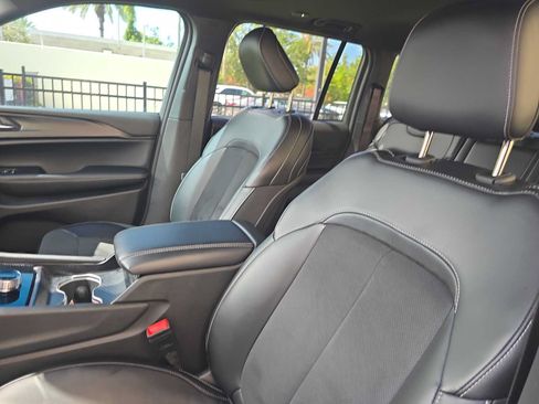 Used 2024 Jeep Grand Cherokee Altitude RWD image 15