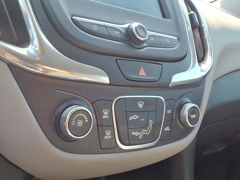 Used 2020 Chevrolet Equinox LS image 14