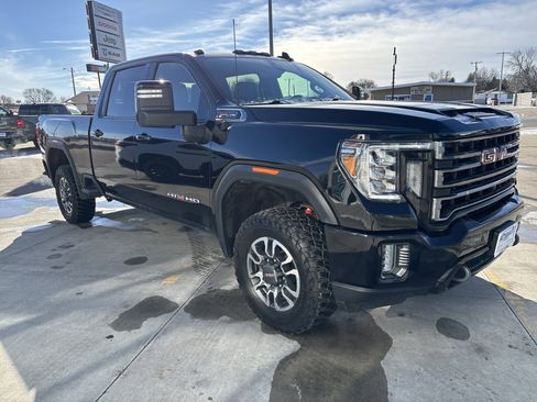 Used 2022 GMC Sierra 2500 AT4 w/ AT4 Preferred Package image 4