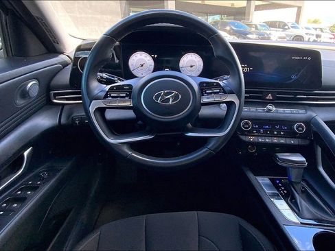 Used 2023 Hyundai Elantra SEL w/ Convenience Package image 5