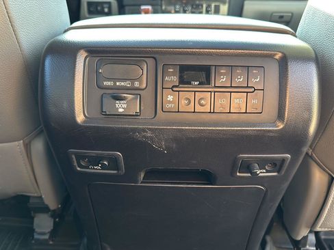 Used 2019 Toyota Sequoia Platinum AWD/4WD image 31